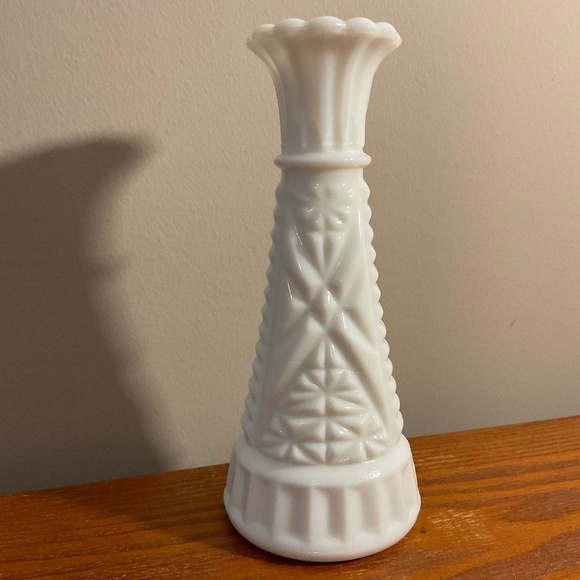 Vintage Anchor Hocking Milk Glass Stars & Bars 6” Bud Vase - Picture 4 of 14